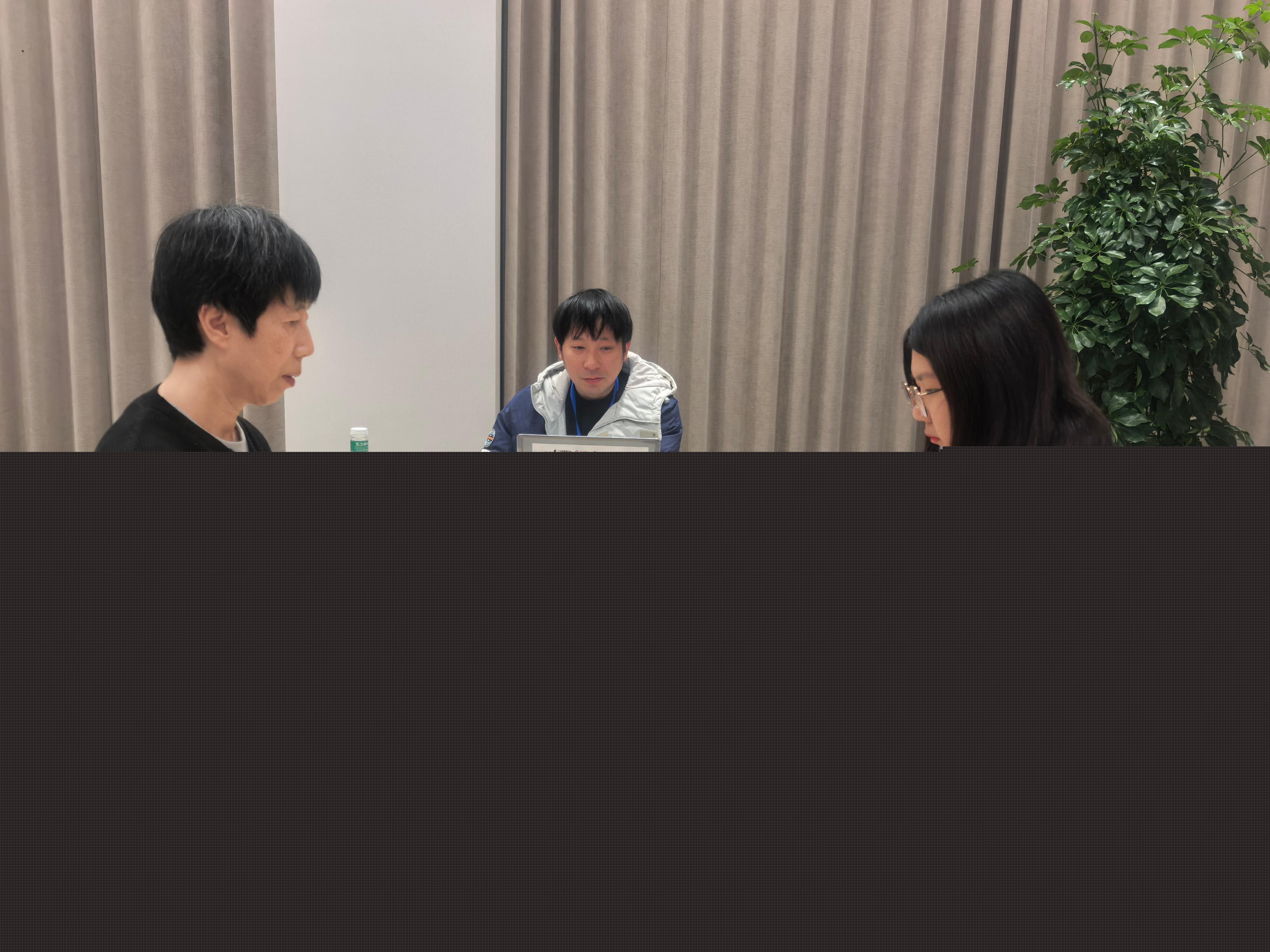 芮(ruì)乃(nǎi)伟(wěi)对(duì)阵(zhèn)李赫。人民网记者 李乃妍摄