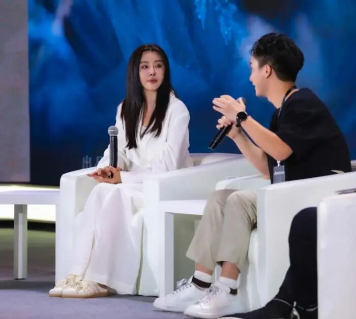王祖贤首次回应“AI形象授权”